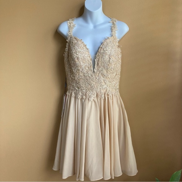 JJ’S House Wedding & Special Occasion Dress - Picture 1 of 11